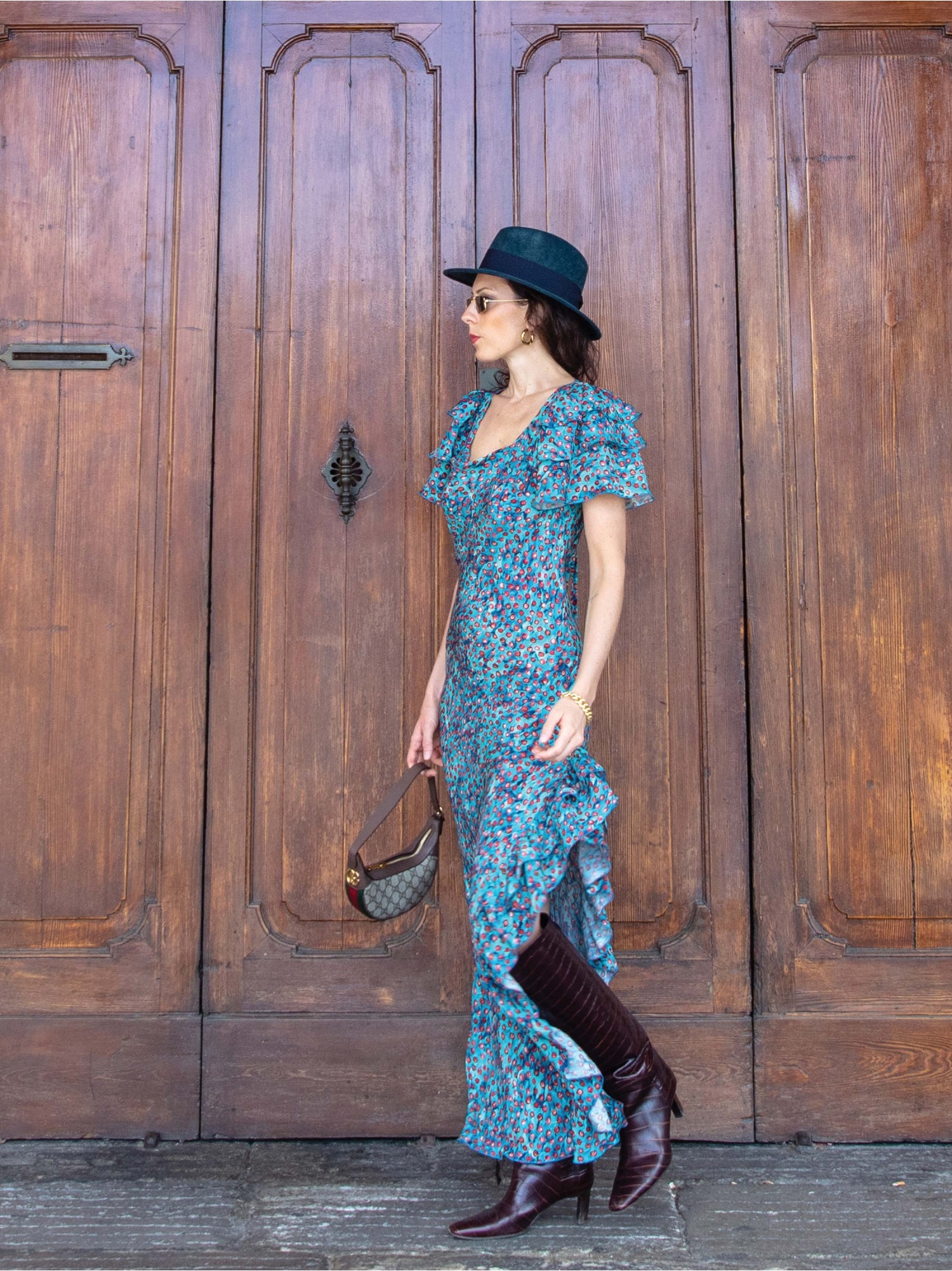 Vestito donna, lungo a pois con maniche corte a balze, spacco laterale, schiena fuori e lacci. Color verde e rosa. 100% cupro, made in Italy. Acquista online!
