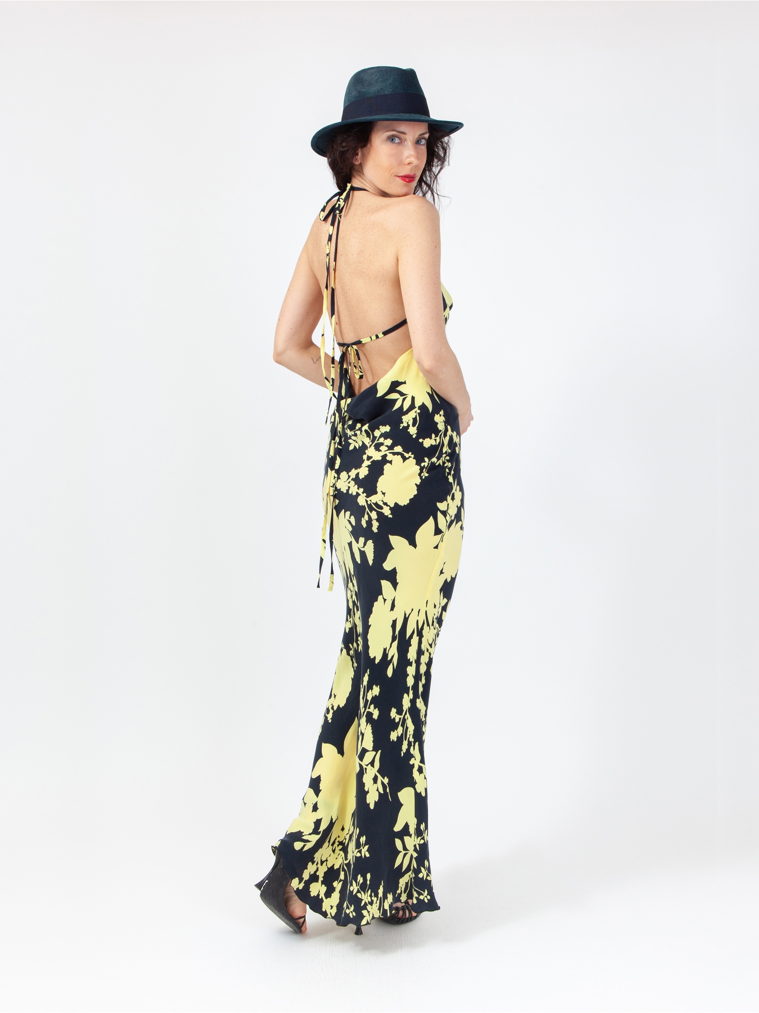 Women's floral patterned dress, long dress with yellow and black flower print, sleeveless, laces and back out. Yellow and black colour. 100% natural cupro, made in Italy. Buy online!
