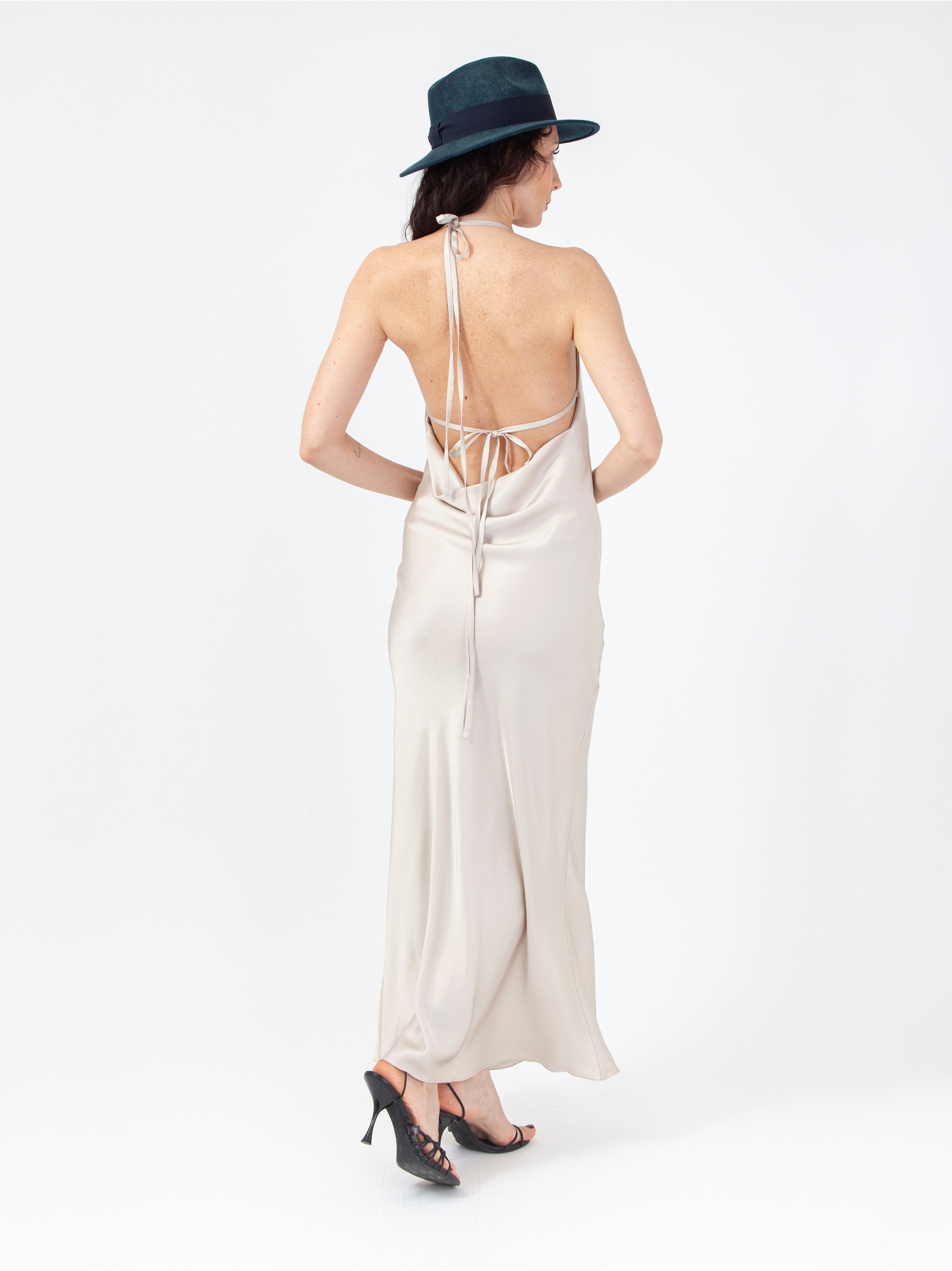 Women's shiny satin dress, long elegant ivory dress, sleeveless, with laces and back out. Champagne colour. 100% viscose, made in Italy. Buy  online!