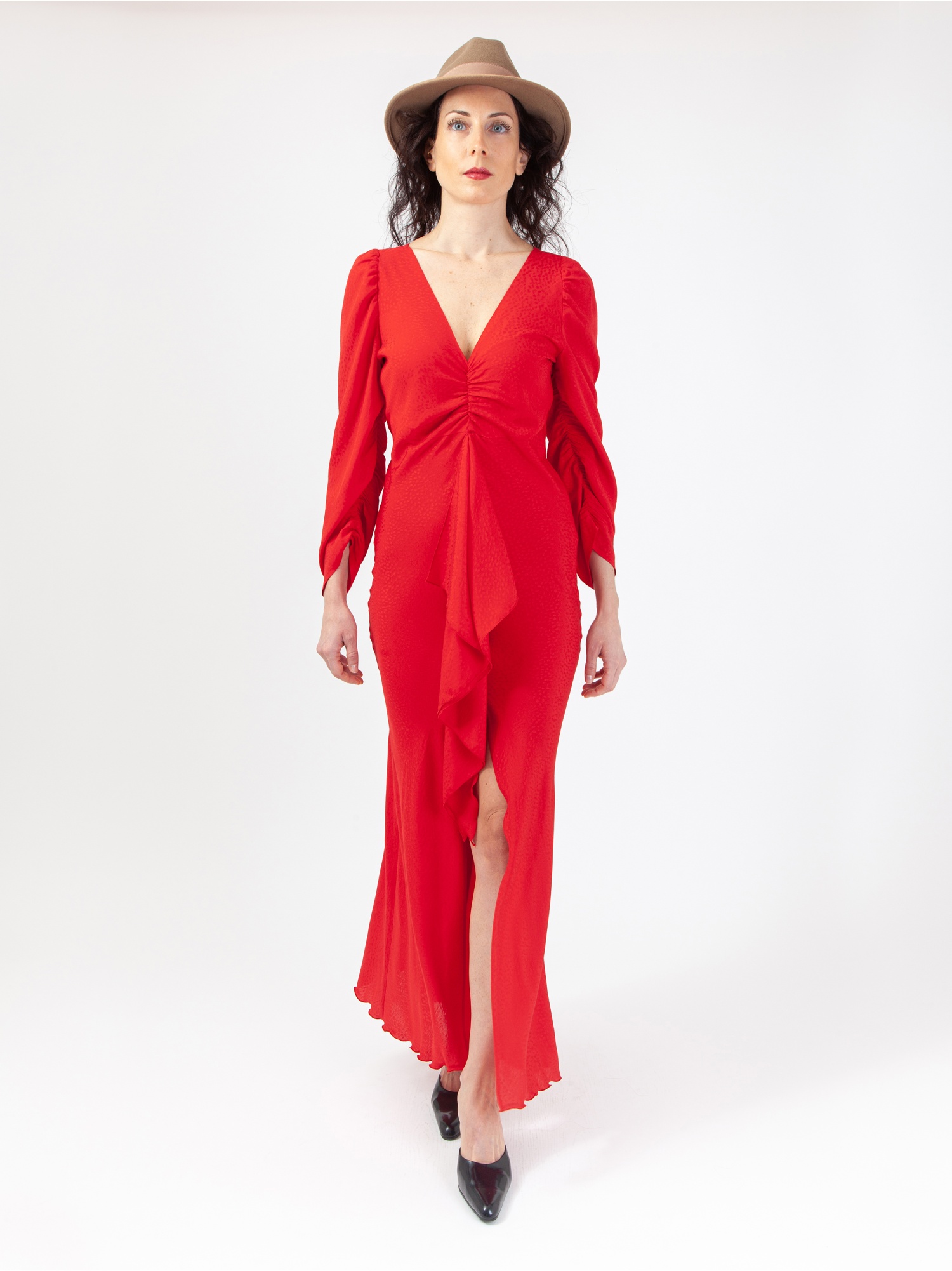 Soft woman dress, red midi dress, with long gathered sleeves and V-neck, laces at the waist and slit. Red color, jacquard fabric. 100% viscose, made in Italy. Buy online!