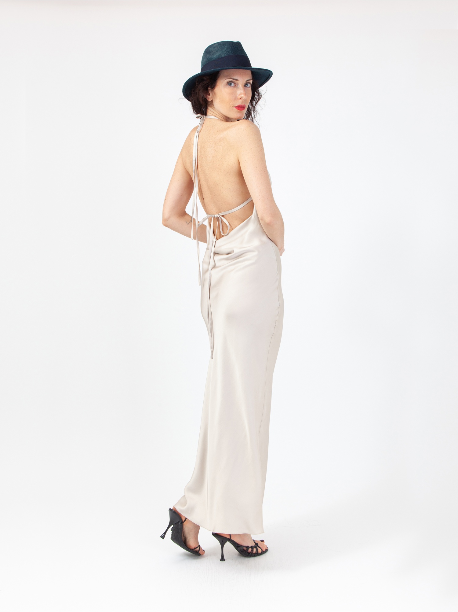 Women's shiny satin dress, long elegant ivory dress, sleeveless, with laces and back out. Champagne colour. 100% viscose, made in Italy. Buy online!