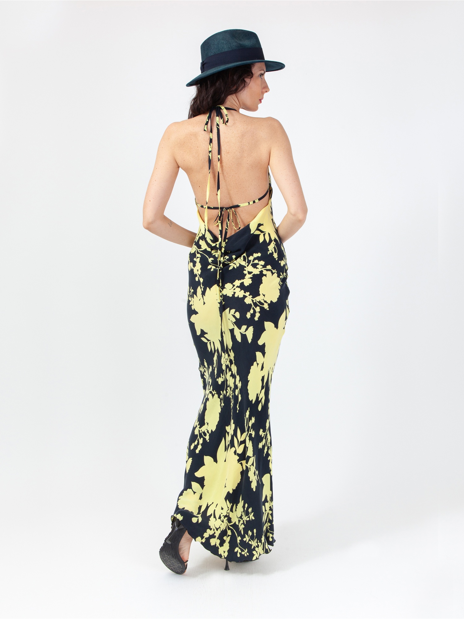 Women's floral patterned dress, long dress with yellow and black flower print, sleeveless, laces and back out. Yellow and black colour. 100% natural cupro, made in Italy. Buy online!